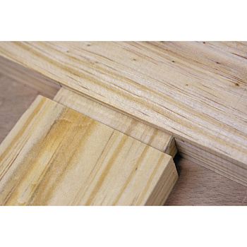 Max высота заготовки на столе составляет 195 мм - этого хватает для работы с деталями переплетов и другими элементами деревянных конструкций