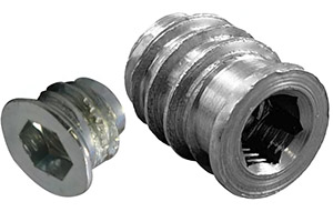 Футорка мебельная оцинкованная D10 L8 с внутренней резьбой