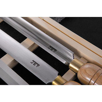 Режущая кромка стамесок изготовлена из превосходной инструментальной стали HSS