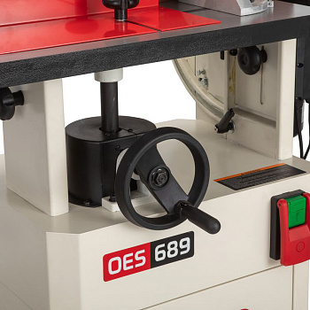 сновной рабочий стол, выполненный из чугунного литья, имеет регулировку по высоте